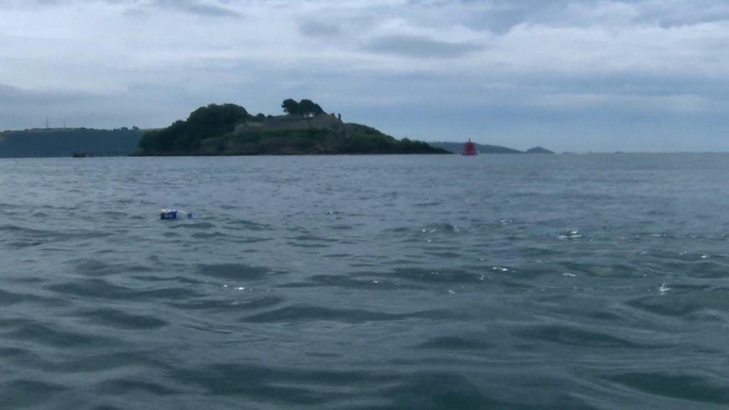 Is washing our clothes polluting the marine environment?