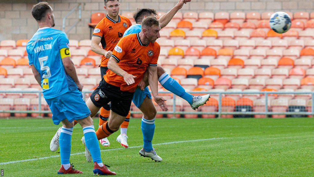 Dundee United's Louis Moult scores