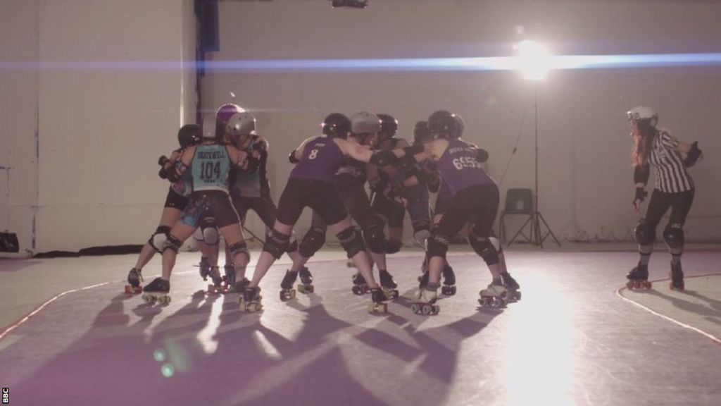Roller Derby How to Crabwall and Stop the Jammers BBC Sport