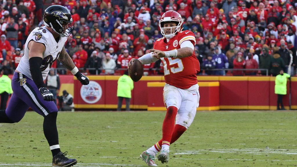 Kansas City Chiefs Quarterback Patrick Mahomes Throws A No-look Pass ...