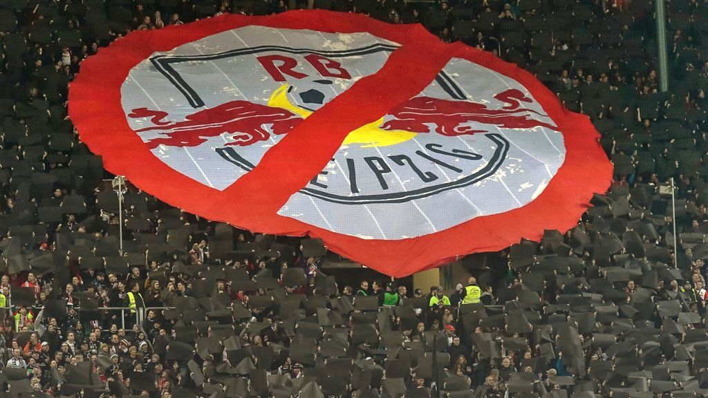 Banner displaying RB Leipzig's club badge crossed out