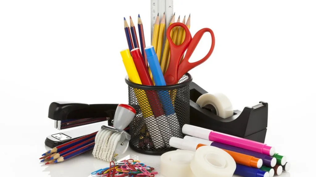 Советские школьные принадлежности. Офисные принадлежности на прозрачном фоне. Канцтовары для офиса. Канцтовары. Канцелярские предметы.