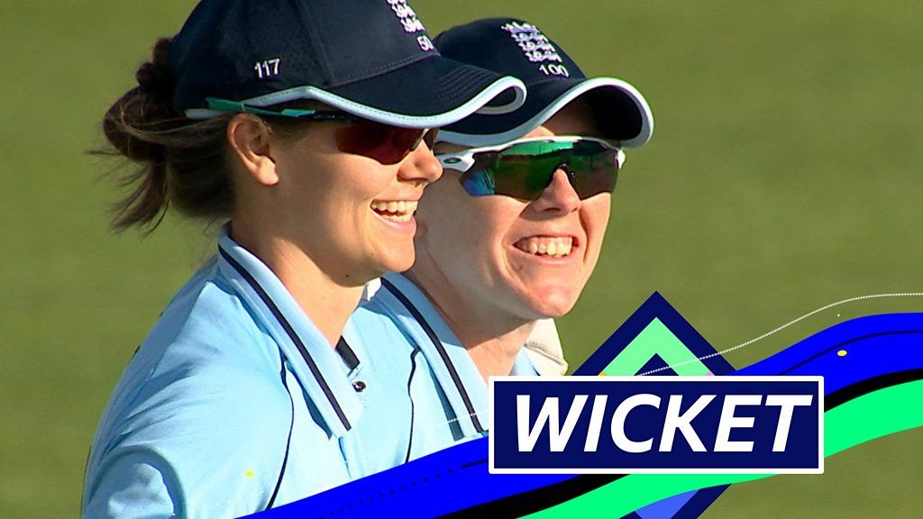 England v New Zealand ODI: Suzie Bates caught by Heather Knight for two