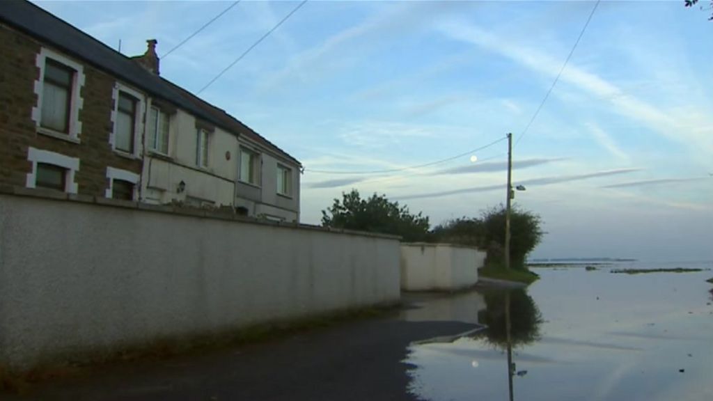 Wye estuary and Crofty warnings of high tide flooding BBC News