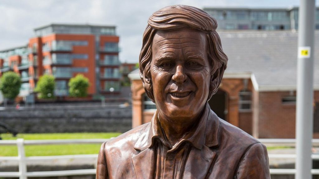 Terry Wogan's statue unveiled in Irish home town