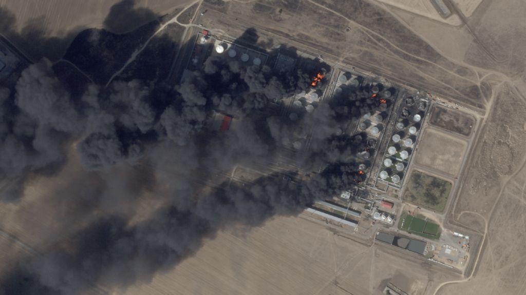 Satellite image from 25 August showing Proletarsk oil depot in Rostov region