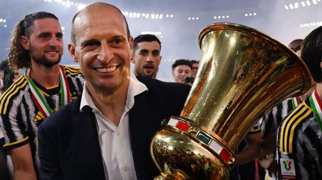 Max Allegri with the Coppa Italia trophy