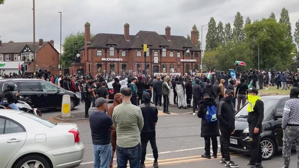 Crowds gathering in the streets in Bordesley Green