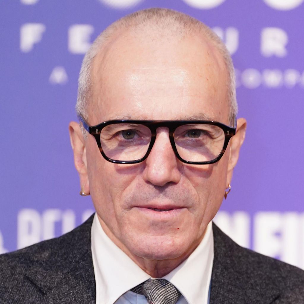 Daniel Day-Lewis in suit