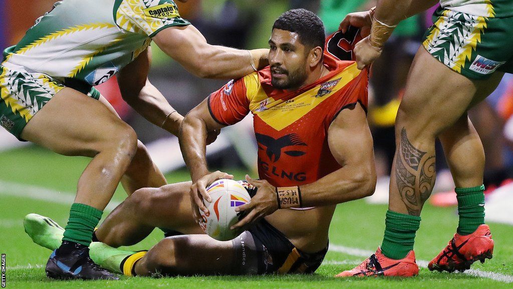 Nene Macdonald: Leeds Rhinos sign Leigh Leopards centre - BBC Sport