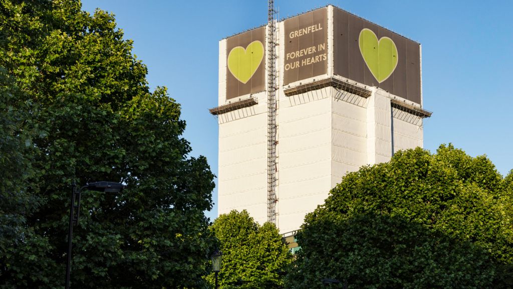 London fire: Why are people told to 'stay put'? - BBC News