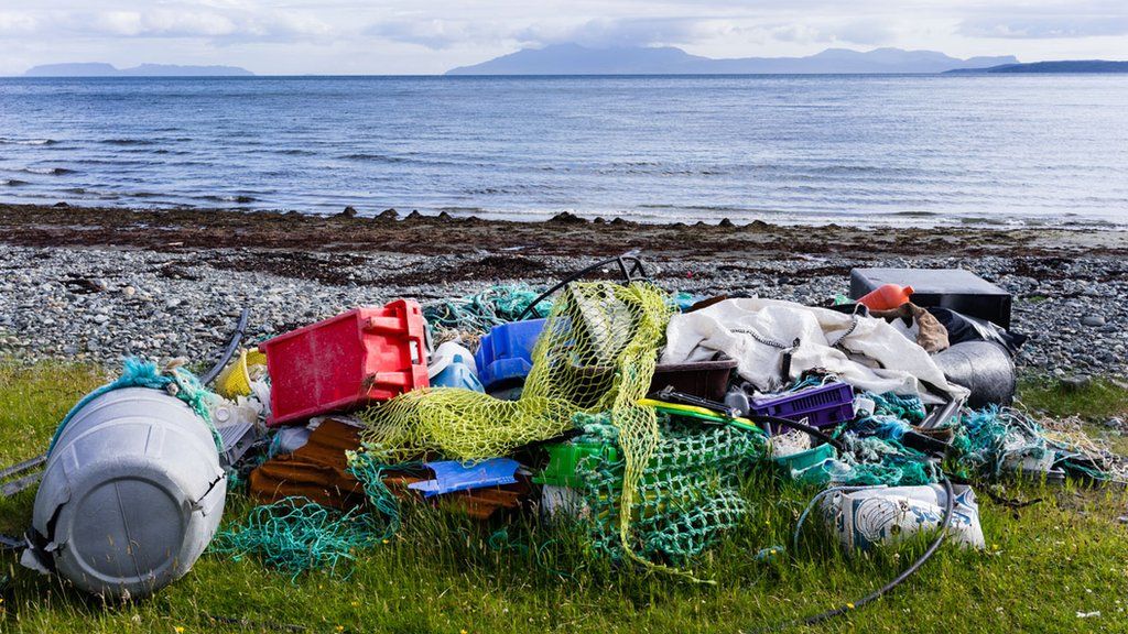 Photos show rubbish piled at old Isle of Skye bothy - BBC News