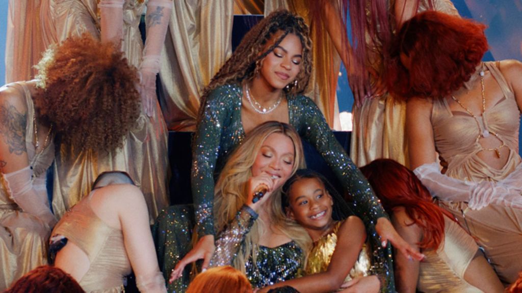 Beyonce with Blue Ivy and Rumi on stage