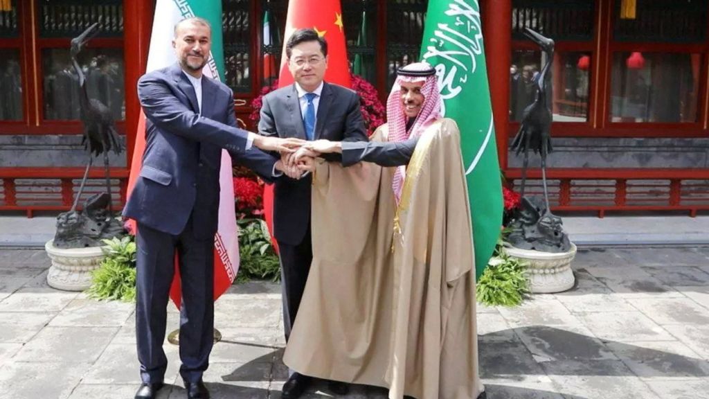 Iranian Foreign Minister Hossein Amir-Abdollahian (L) shakes hands with his Saudi counterpart Prince Faisal bin Farhan Al Saud (R) at a meeting in Beijing, China, hosted by Chinese Foreign Minister Qin Gang (6 April 2023)