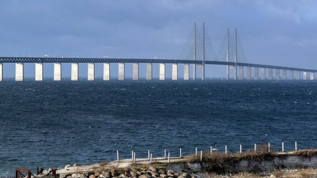 Border controls on 'The Bridge' between Sweden and Denmark BBC News