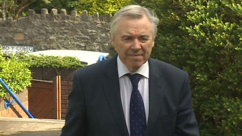 Ex-Plaid Cymru leader seeks to return as Ynys Mon MP