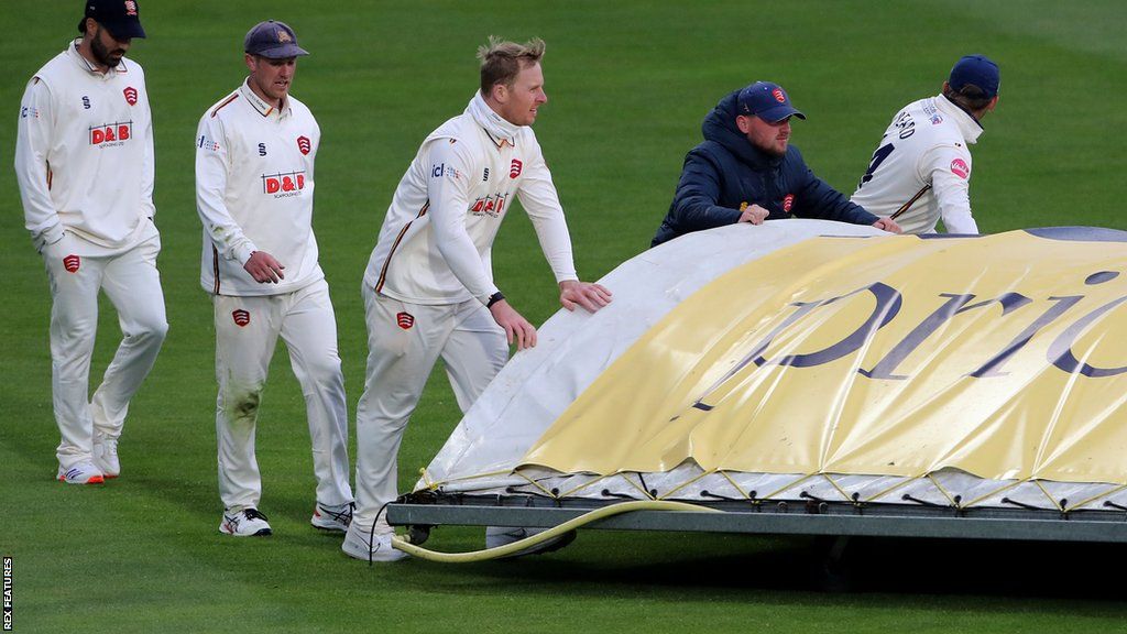 Essex players help bring on covers