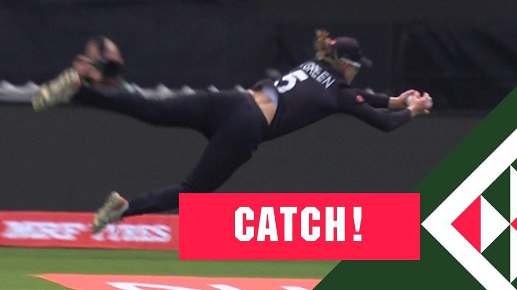 Women's World Cup: Maddy Green takes 'unbelievable' catch to remove Ellyse Perry