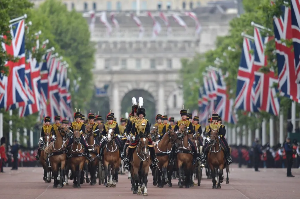 Шествие барабанщиков. Парад дня благодарения macy’s. The trooping of the colour в великобритании. День благодарения в сша парад. Парад the trooping the colour.