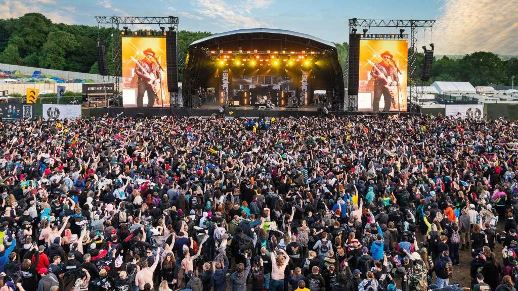 Advertencia sobre el contenedor de cerveza para los fans del metal que se dirigen a Download