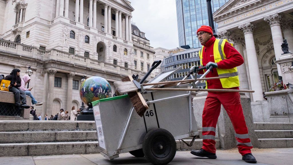 Street sweeper in front of the Bank of England