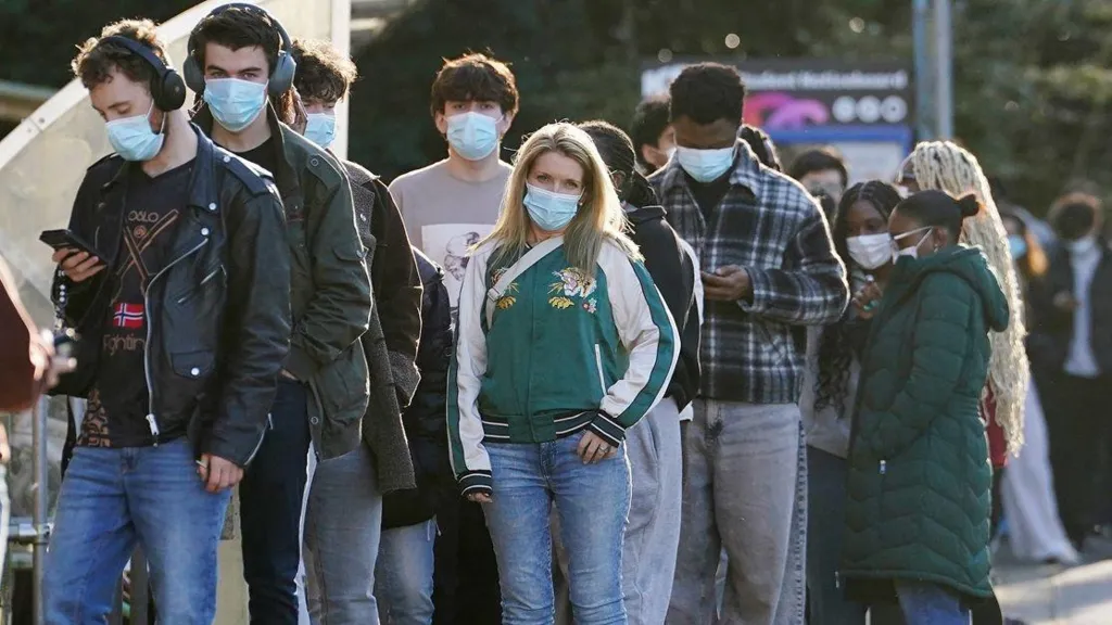 Las autoridades sanitarias no pueden confirmar que el brote de meningitis esté contenido.