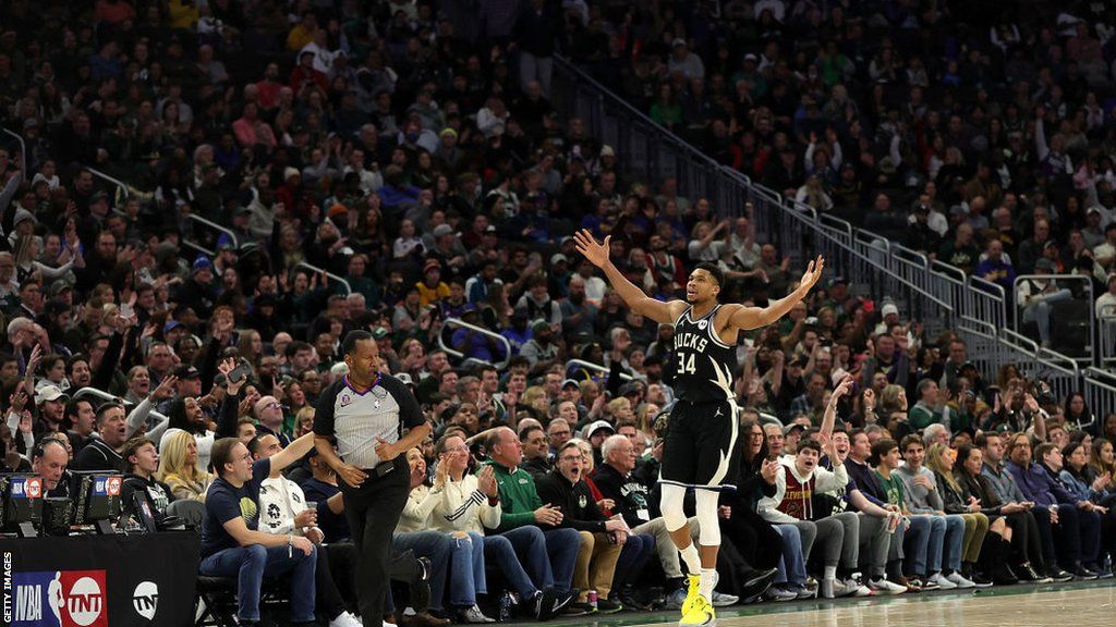 NBA: Giannis Antetokounmpo Leads Bucks To Win Over Warriors - BBC Sport