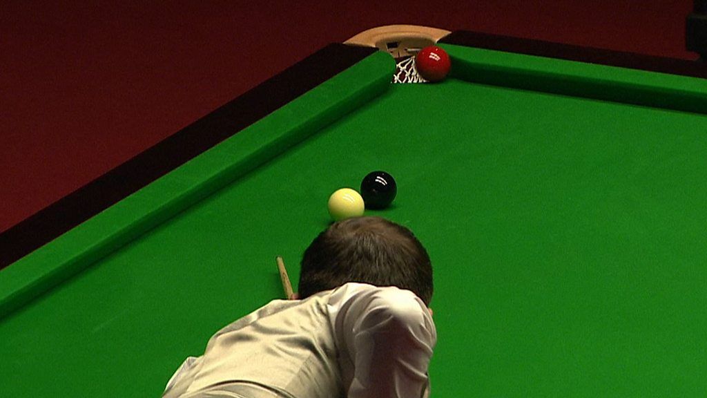 Mark Selby pots a red at the 2016 World Snooker Championship