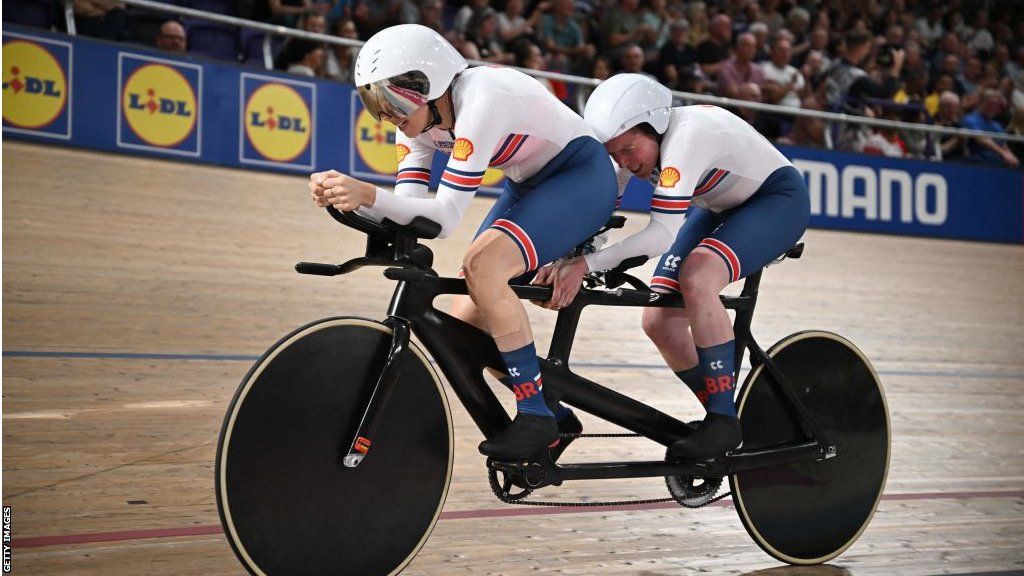 Corrine Hall and Lora Fachie in action at the 2023 Para Cycling Track Worlds in Glasgow