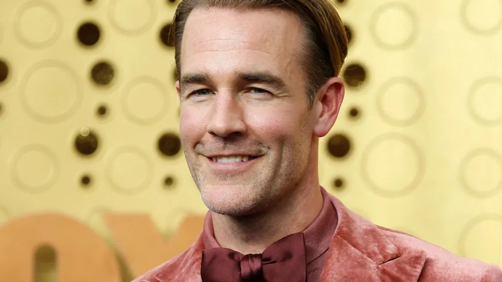 James Van Der Beek wearing a maroon dickie bow while smiling for the cameras on arrival at the 2019 Emmy Awards 