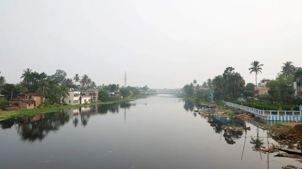 A general view of a river flowing through Petrapole, near the India-Bangladesh international border, India, October 16, 2024. REUTERS/Sahiba Chawdhary