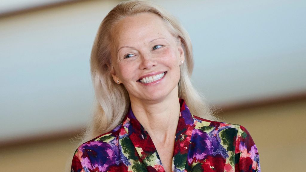  Actress Pamela Anderson attends the 'The Last Showgirl' photocall during the 72nd San Sebastian International Film Festival at the Kursaal Palace on at Kursaal, San Sebastian on September 27, 2024 in San Sebastian, Spain