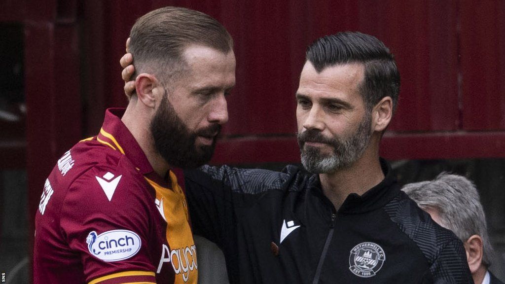 Kevin van Veen with Motherwell manager Stuart Kettlewell