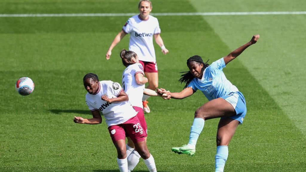 Khadija Shaw scores for Man City against West Ham