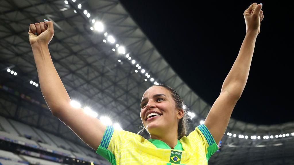 Gabi Nunes celebrates