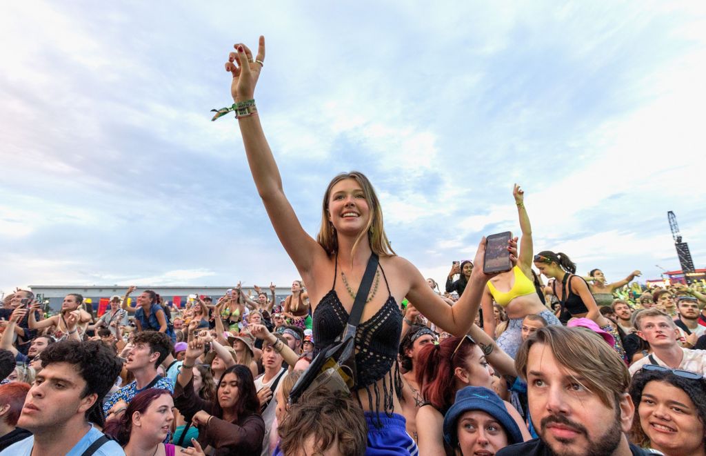 Charli XCX Fans in the crowd at Reading Festival day 3 on August 28, 2022 in Reading, England. 