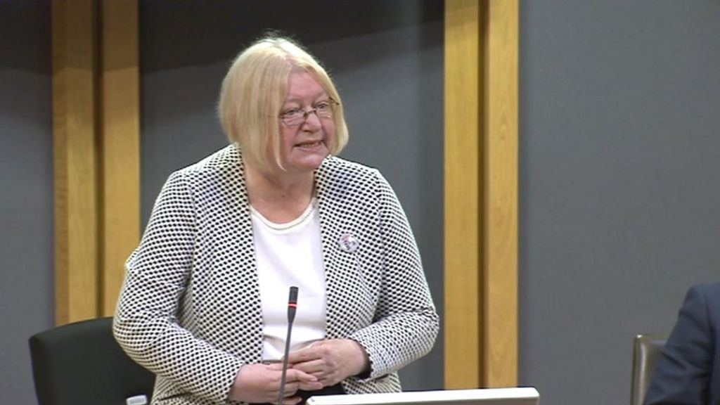 London fire: UK ministers 'should take leaf from Wales' on sprinklers - BBC News