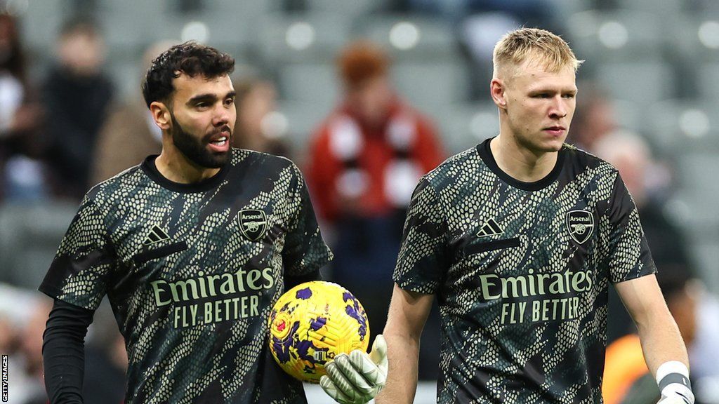 David Raya and Aaron Ramsdale during warm-up