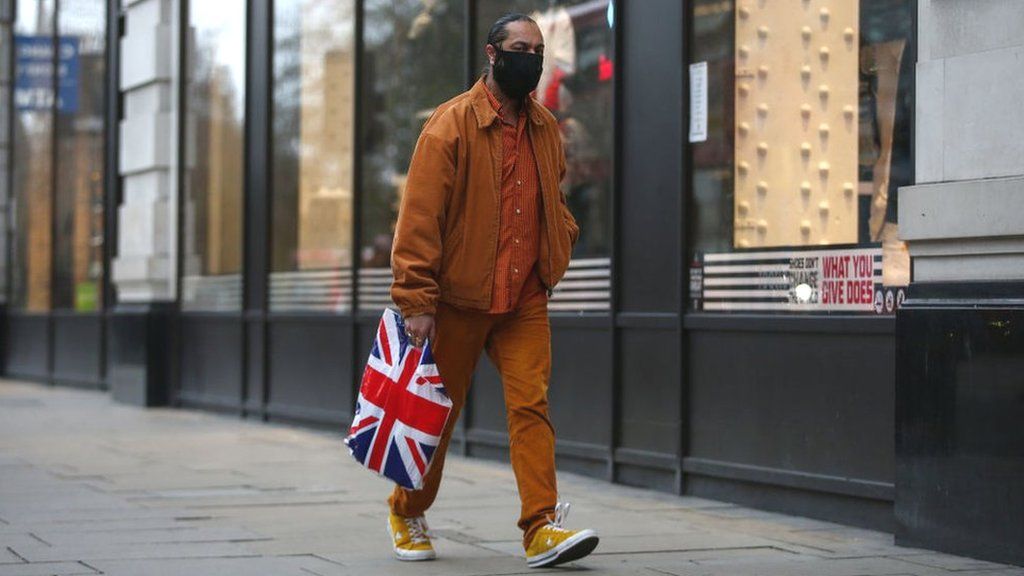 Man shopping wearing a face mask
