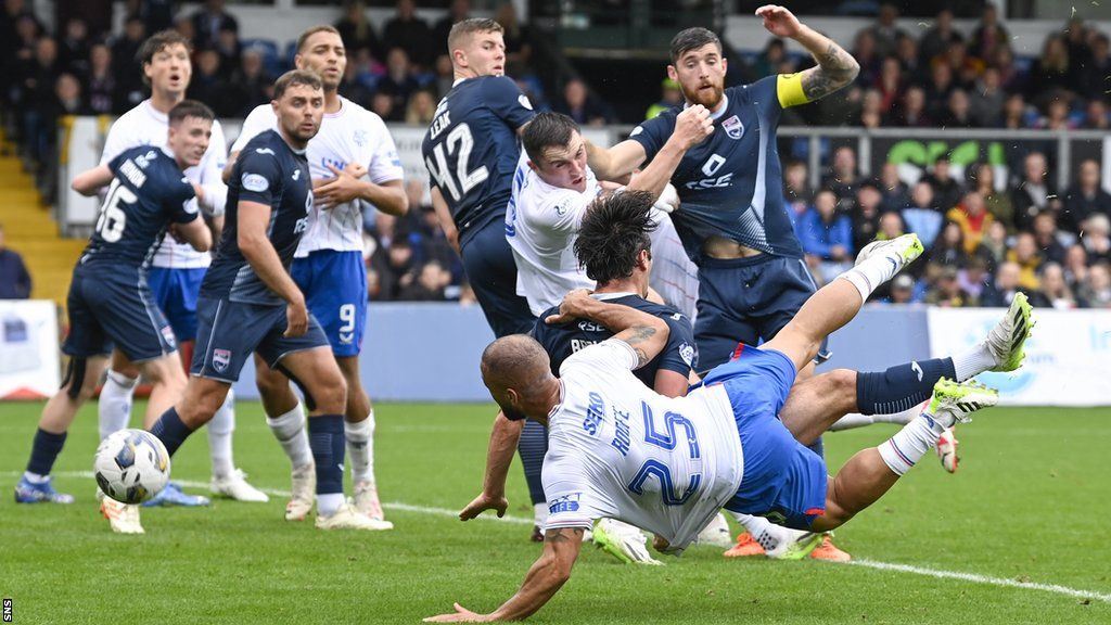 Kemar Roofe scores for Rangers against Ross County