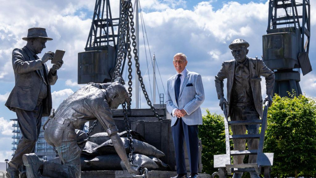 London dockworker, 89, cast in bronze revisits statue - BBC.com