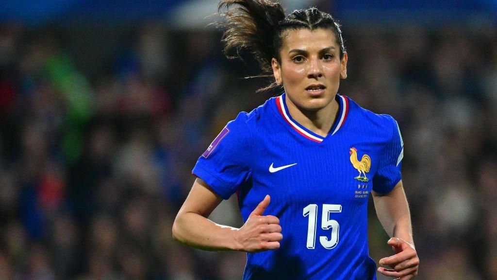 Kenza Dali playing for France