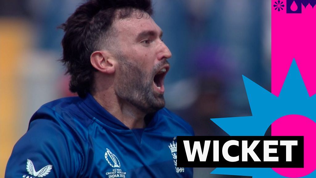 Topley dismisses De Kock second ball