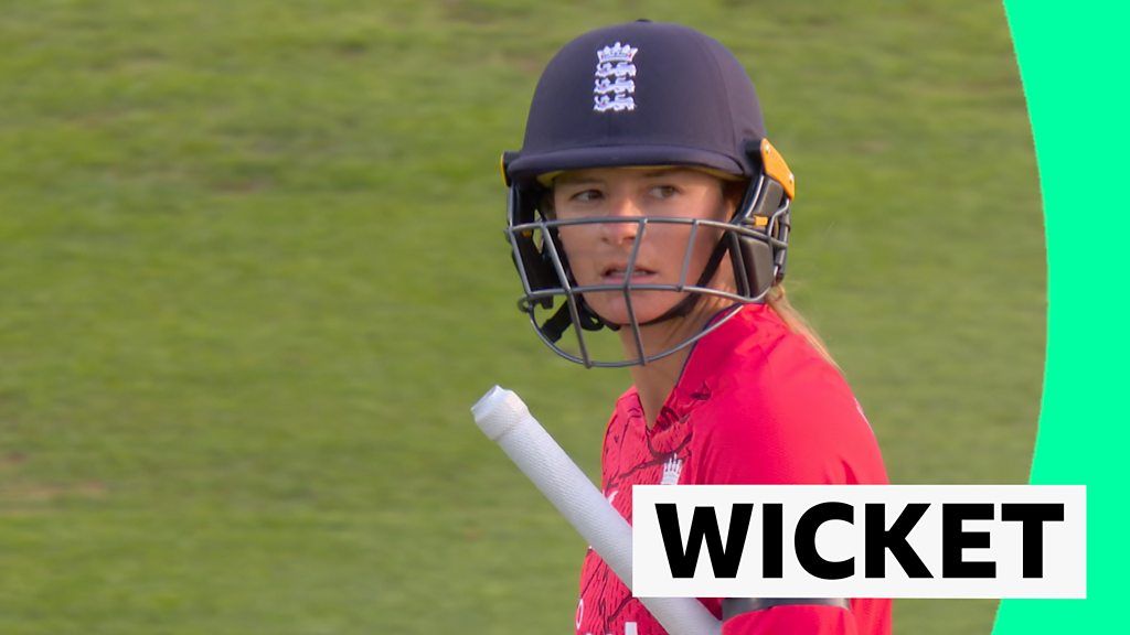 England gegen Indien: Renuka Singh Thakur eliminiert Danni Wyatt mit sechs Punkten