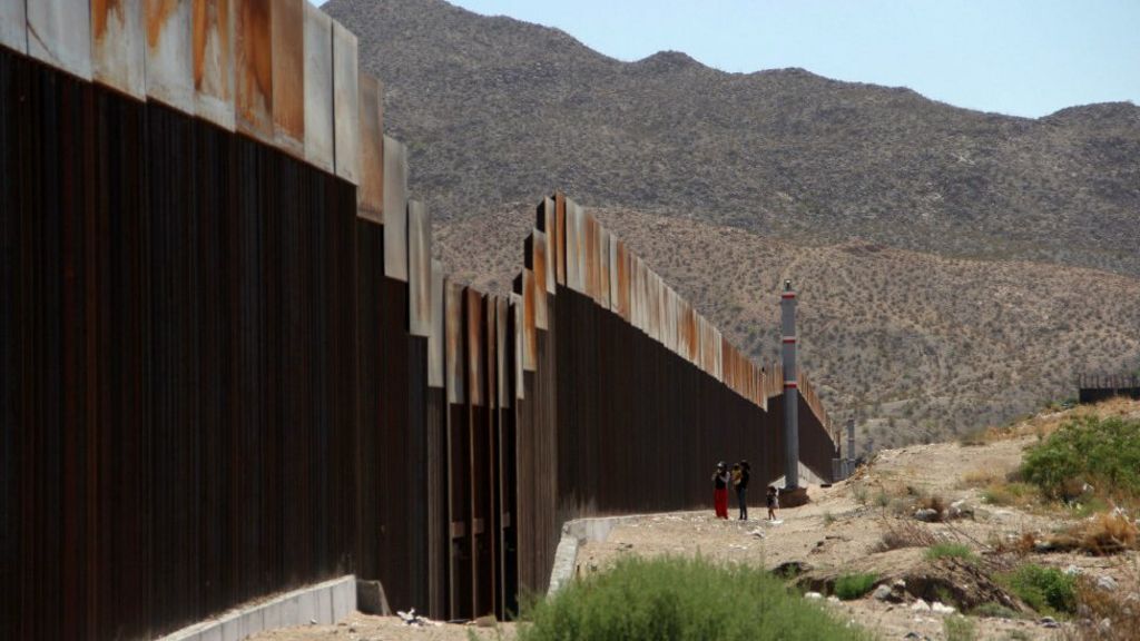 Donald Trump talks up solar panel plan for Mexico wall