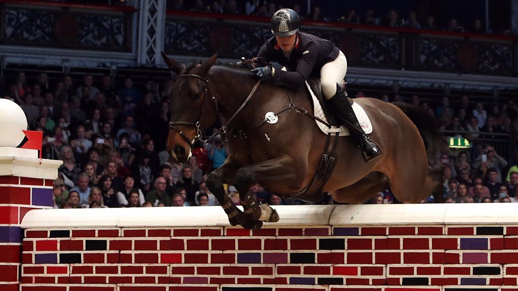 Olympia Horse Show 2016: GB & Ireland share Puissance gold - BBC Sport