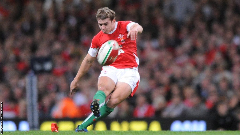 Leigh Halfpenny in action on his international debut against South Africa in 2008