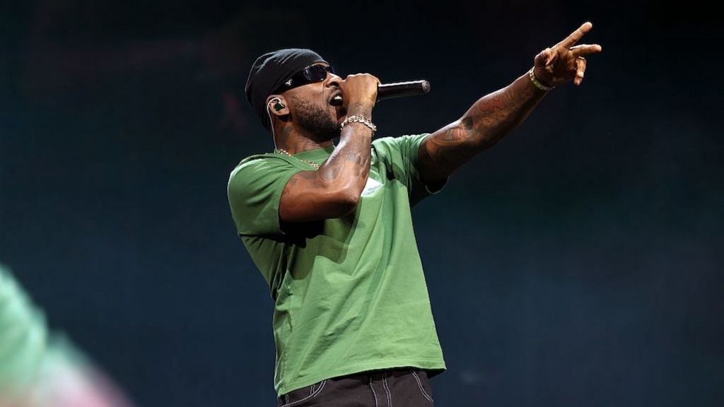 Skepta in a green t-shirt