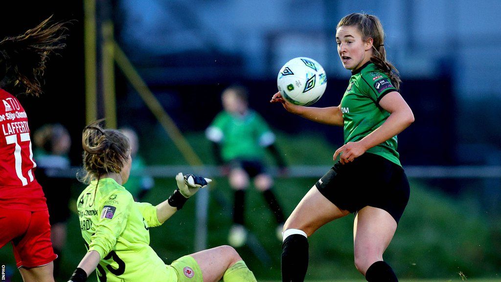 Ellen Dolan scores for Peamount United by lifting the ball over the goalkeeper