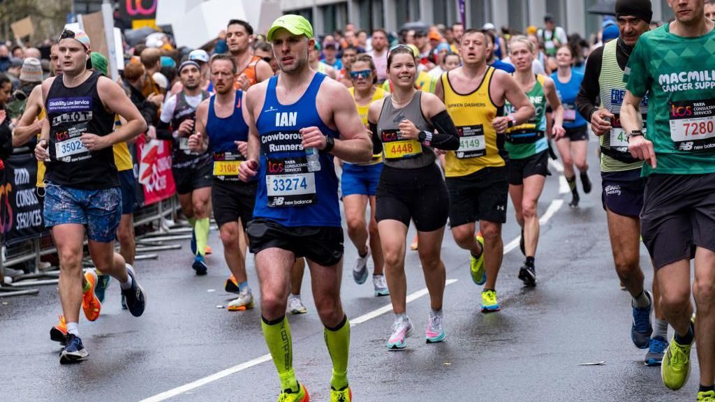 Runners in the 2023 London marathon